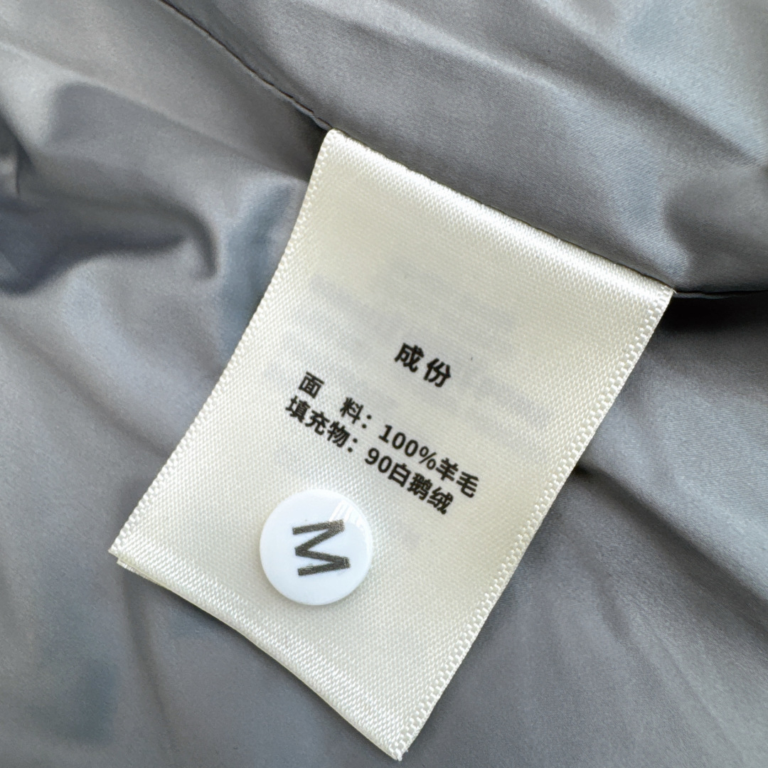 品质控必入 Bc 25Ss————秋冬最新款高奢意式极简穿搭立领白鹅绒马甲外套🩶重磅刺绣Bling亮片工