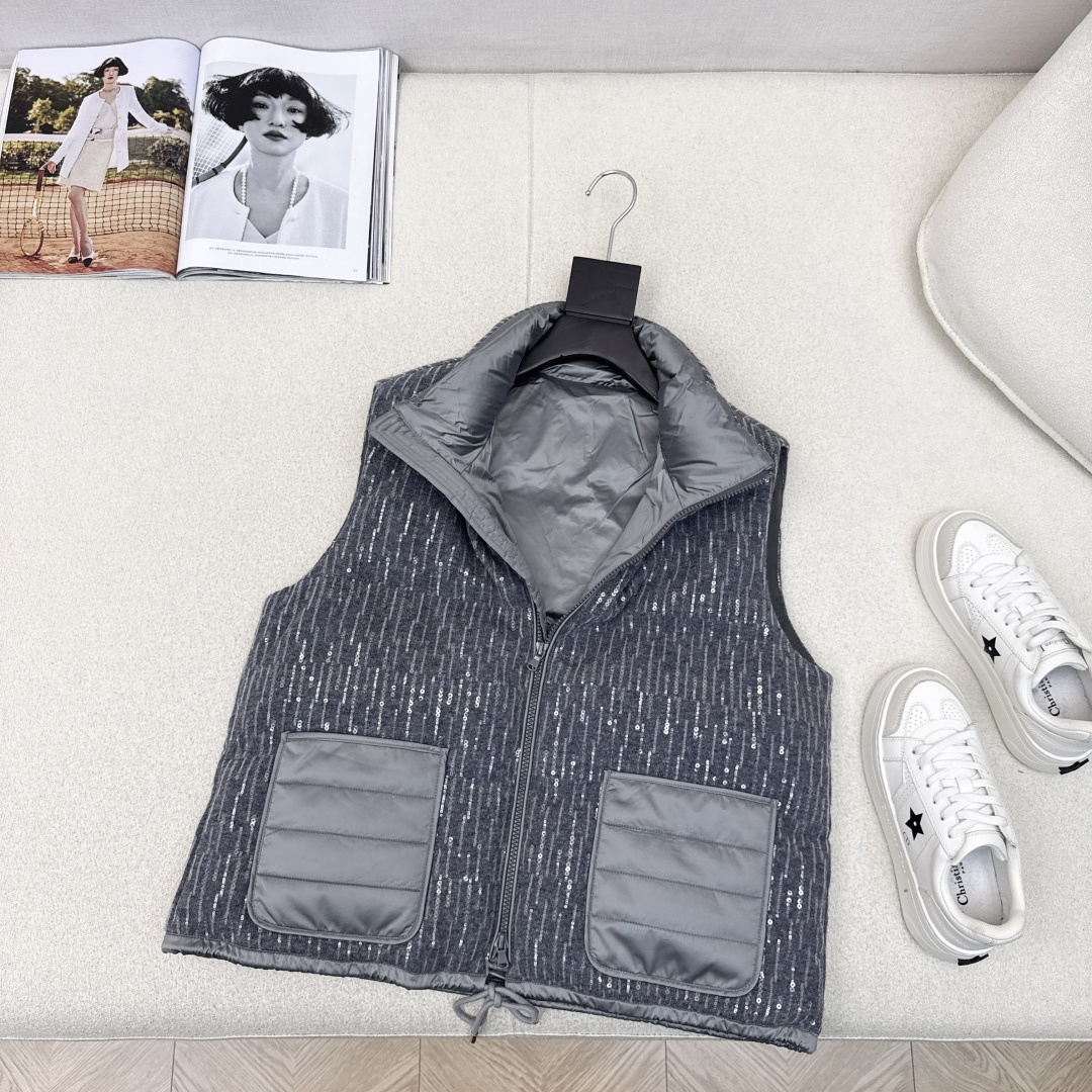 品质控必入 Bc 25Ss————秋冬最新款高奢意式极简穿搭立领白鹅绒马甲外套🩶重磅刺绣Bling亮片工