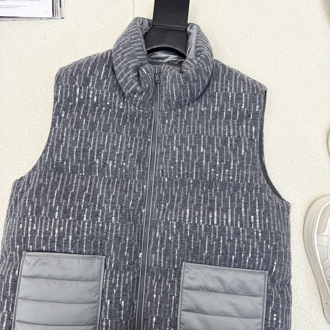 品质控必入 Bc 25Ss————秋冬最新款高奢意式极简穿搭立领白鹅绒马甲外套🩶重磅刺绣Bling亮片工