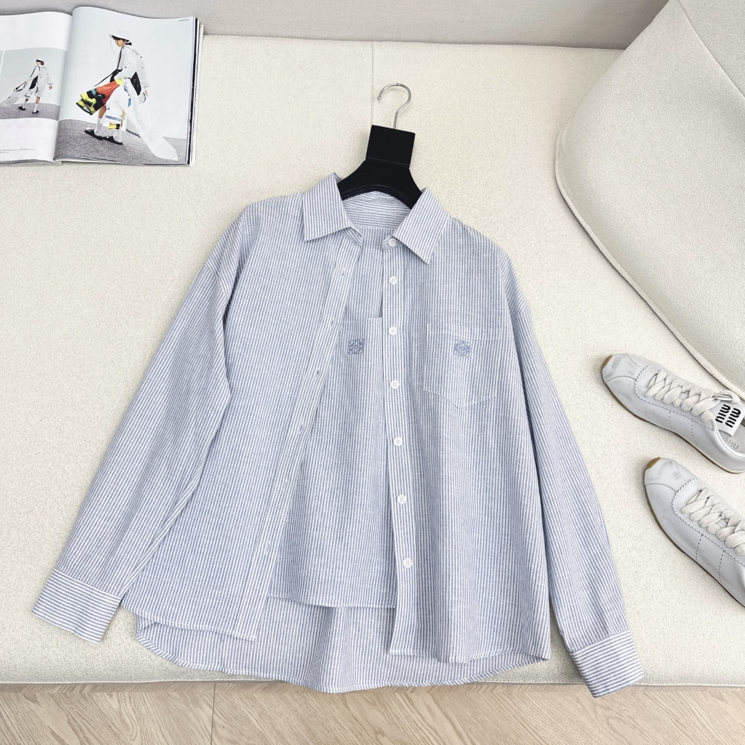 独家款～ Loe 25Ss———早秋最新款清新蓝色条纹两件套🩵无袖工字背心+宽松衬衫 经典logo刺绣 