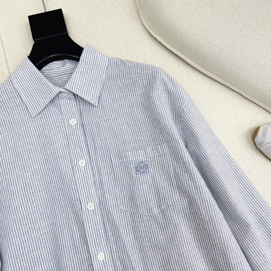 独家款～ Loe 25Ss———早秋最新款清新蓝色条纹两件套🩵无袖工字背心+宽松衬衫 经典logo刺绣 