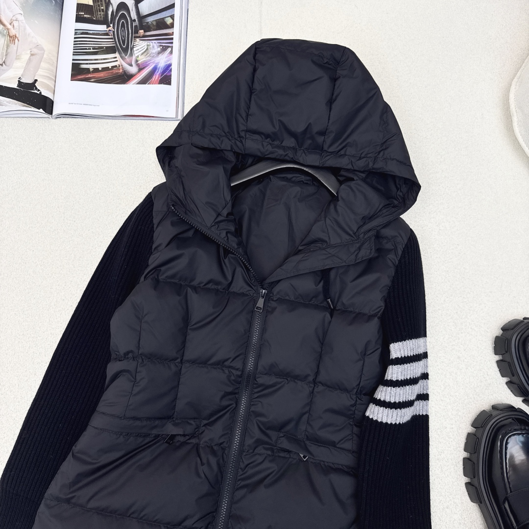 独家款～～TB 25Ss———秋冬最新款羊毛拼接连帽羽绒服🖤 国标进口90白鸭绒填充 轻盈舒适自带发热保