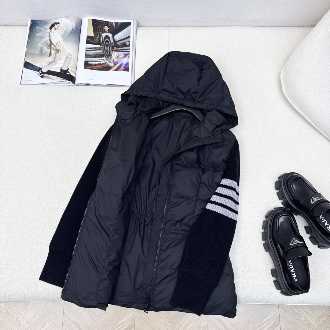 独家款～～TB 25Ss———秋冬最新款羊毛拼接连帽羽绒服🖤 国标进口90白鸭绒填充 轻盈舒适自带发热保