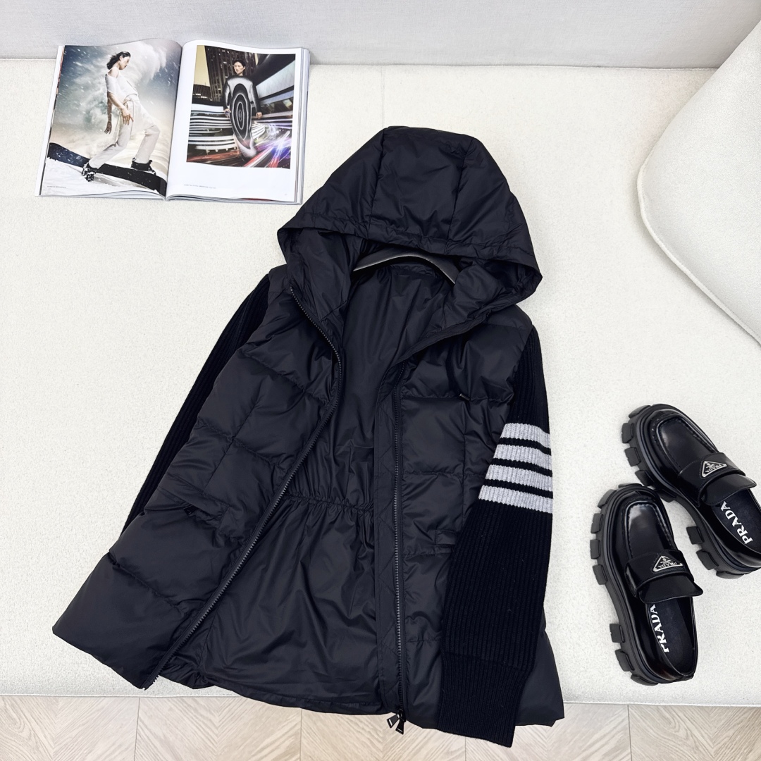 独家款～～TB 25Ss———秋冬最新款羊毛拼接连帽羽绒服🖤 国标进口90白鸭绒填充 轻盈舒适自带发热保
