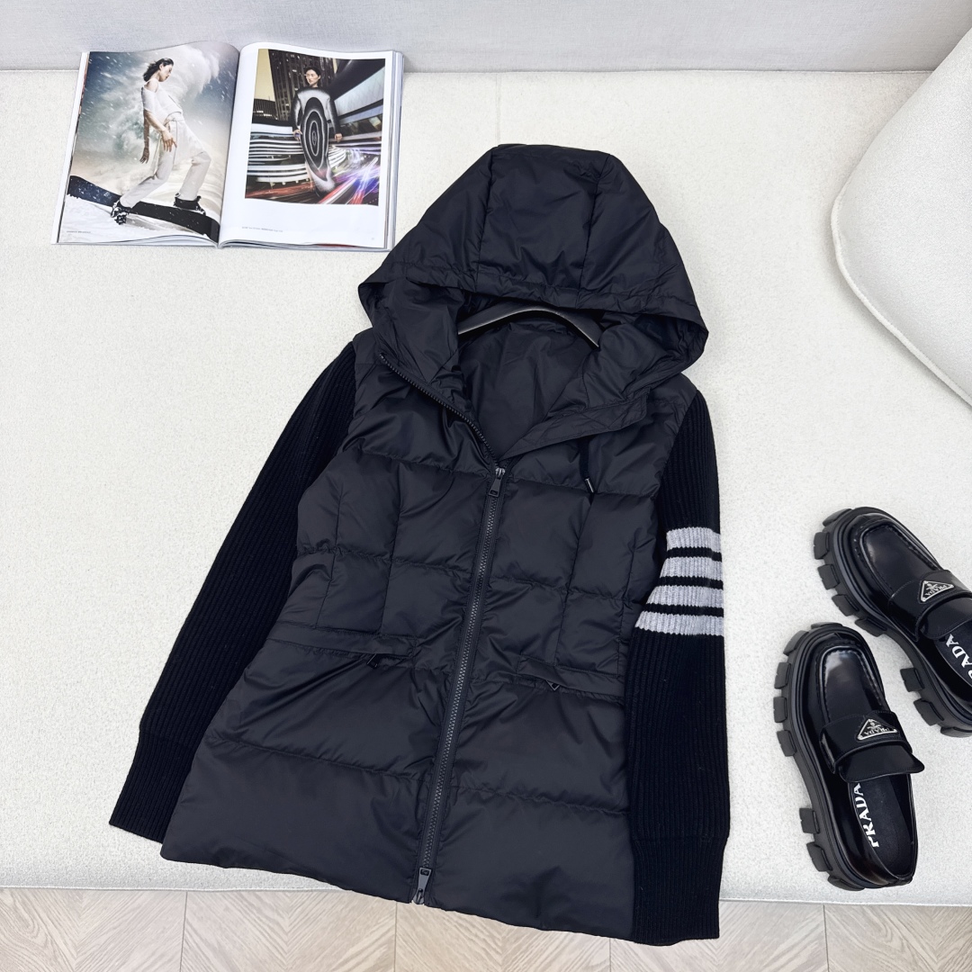 独家款～～TB 25Ss———秋冬最新款羊毛拼接连帽羽绒服🖤 国标进口90白鸭绒填充 轻盈舒适自带发热保