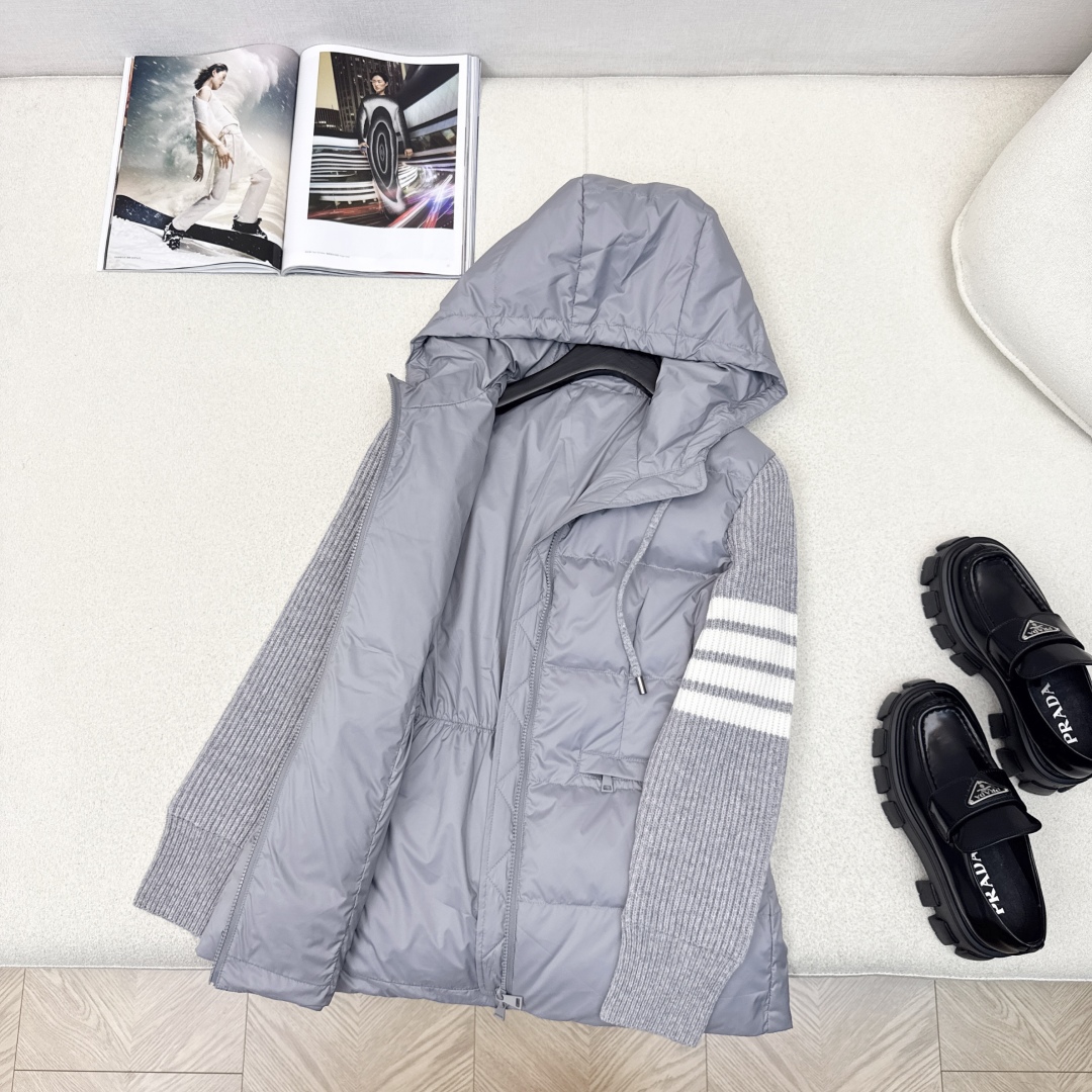 独家款～～TB 25Ss———秋冬最新款羊毛拼接连帽羽绒服🖤 国标进口90白鸭绒填充 轻盈舒适自带发热保