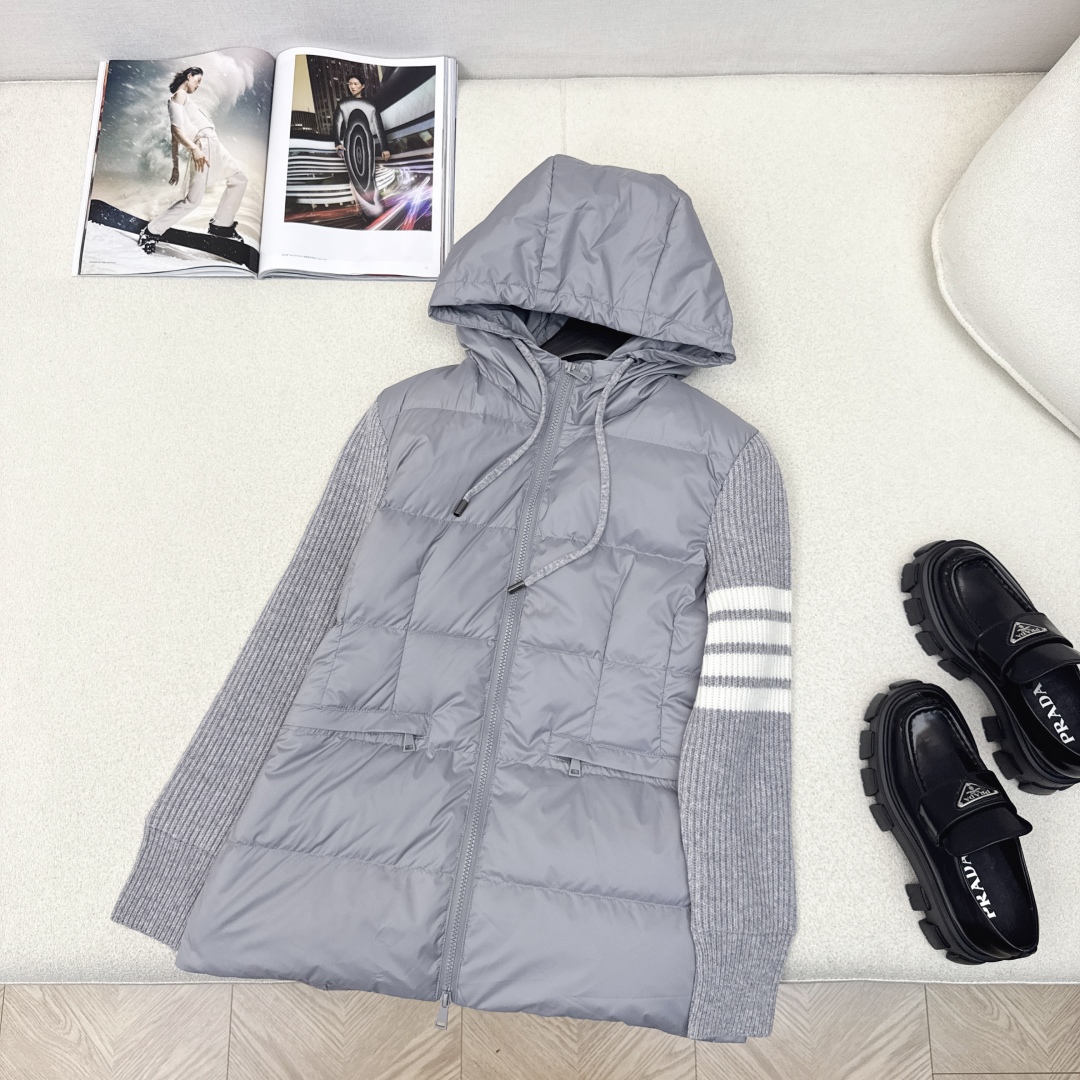 独家款～～TB 25Ss———秋冬最新款羊毛拼接连帽羽绒服🖤 国标进口90白鸭绒填充 轻盈舒适自带发热保