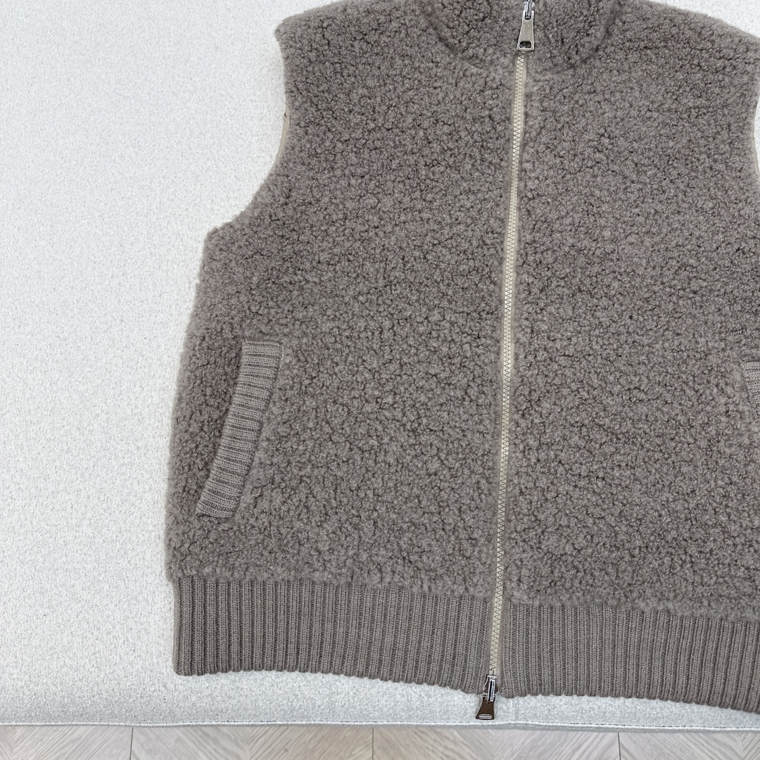 原单品质 lp🆕 25Ss————秋冬最新款小立领毛绒绒羊羔毛双面羽绒服马甲外套 🤍定制环保羊羔毛面料软