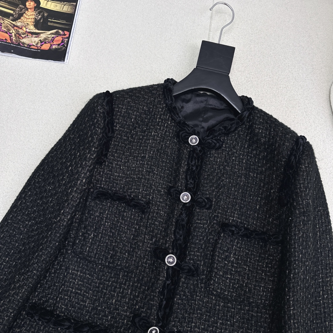 王一博同款 C家 25Ss————秋冬最新款复古国风盘扣装饰编织外套🖤yb开发编织面料 质感超好 高级感