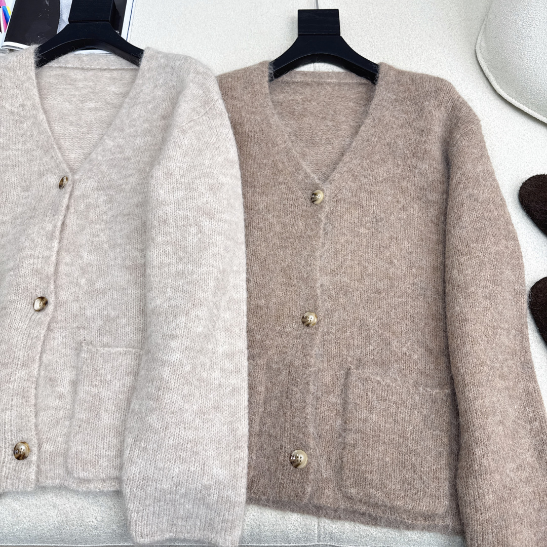 独家款～ lp🆕 25Ss————秋冬最新款老钱风穿搭气质V领外套🤎极简高智感穿搭Look～羊驼绒拉毛羊