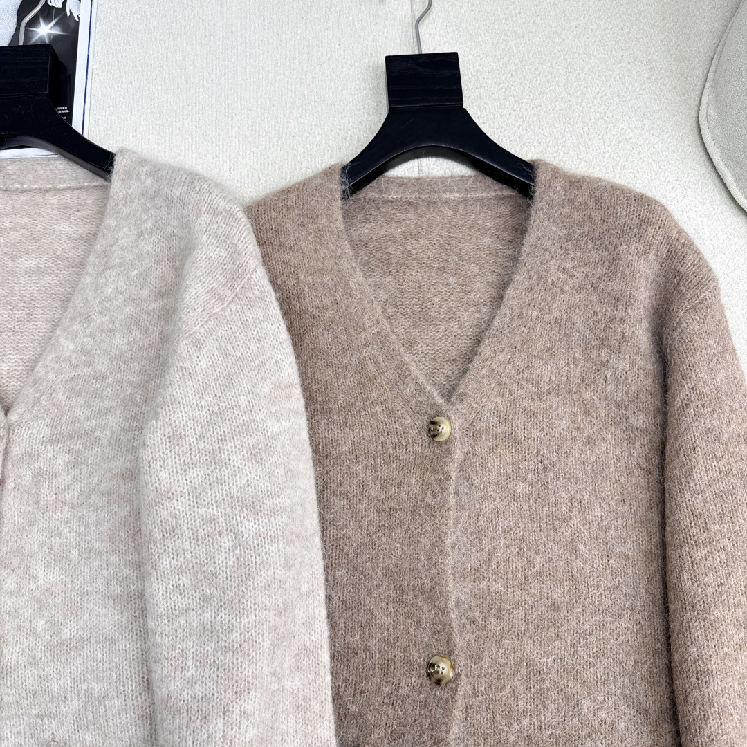 独家款～ lp🆕 25Ss————秋冬最新款老钱风穿搭气质V领外套🤎极简高智感穿搭Look～羊驼绒拉毛羊