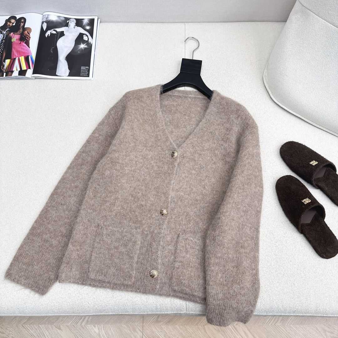 独家款～ lp🆕 25Ss————秋冬最新款老钱风穿搭气质V领外套🤎极简高智感穿搭Look～羊驼绒拉毛羊