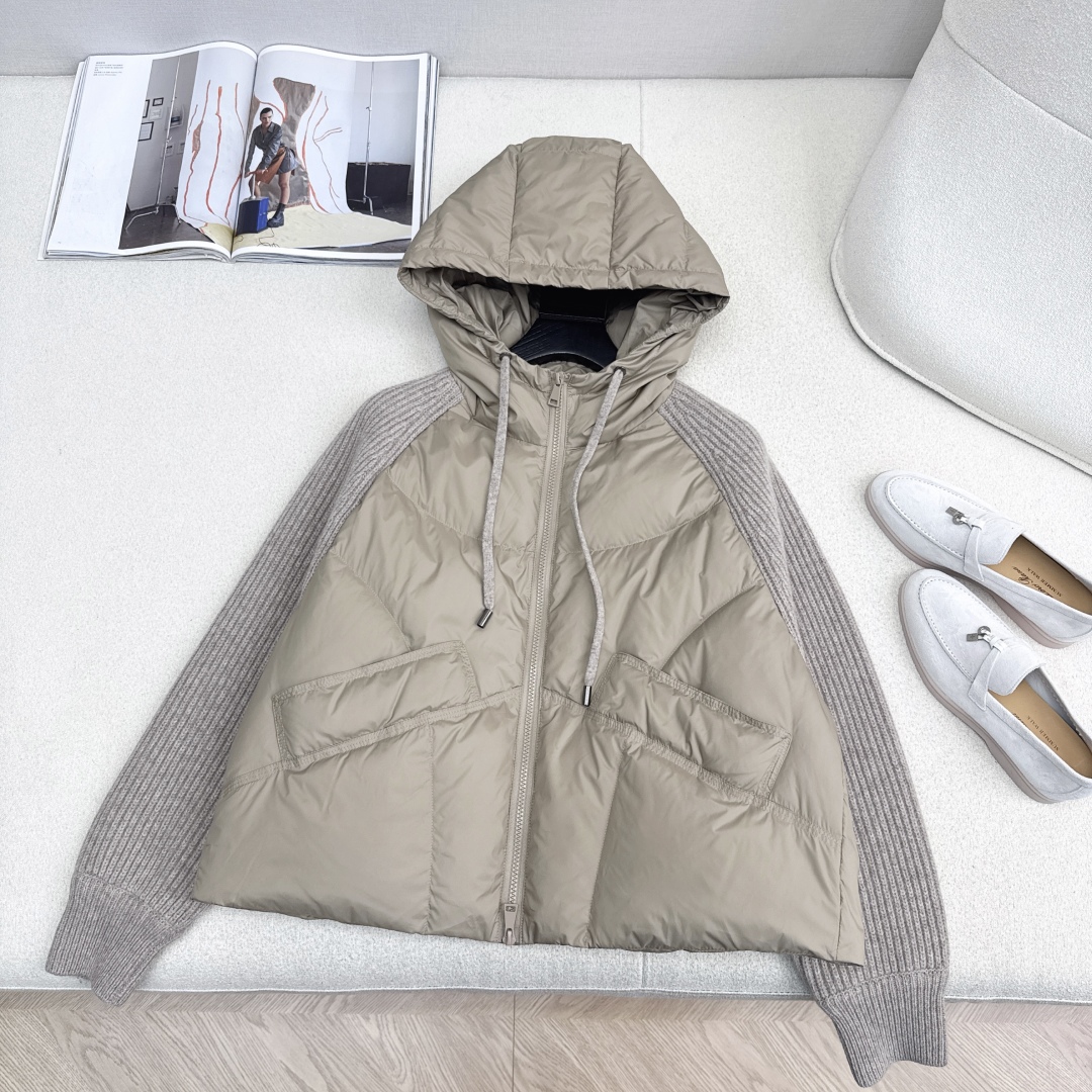 lp🆕 25Ss————秋冬最新款针织拼接连帽款款羽绒服 🖤拼接羊毛袖子设计感很赞～～经典Os剪裁搭配拼