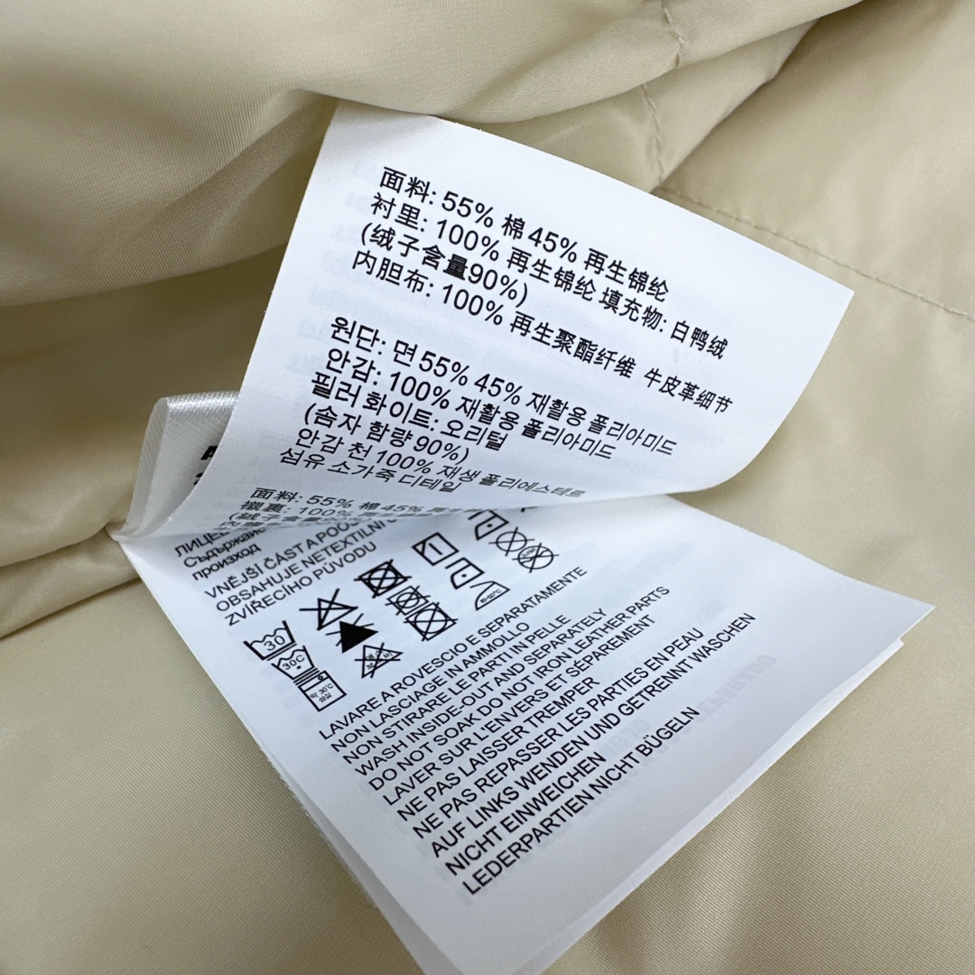 原单品质 PD 25Ss———秋冬最新款三角标装饰立领羽绒服马甲🤎经典H版型 出镜率和实穿率满分 超级好