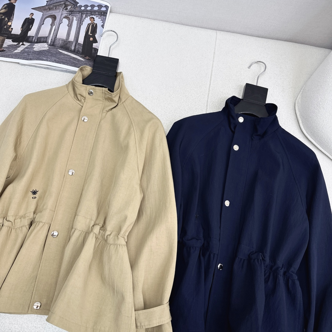 特价🉐️❗️杏色SML❗️不退不换❗️爆单系列 CD 25Ss———秋冬最新款帅气立领收腰风衣🤎帅气博主