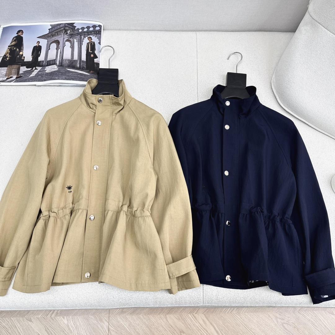 特价🉐️❗️杏色SML❗️不退不换❗️爆单系列 CD 25Ss———秋冬最新款帅气立领收腰风衣🤎帅气博主