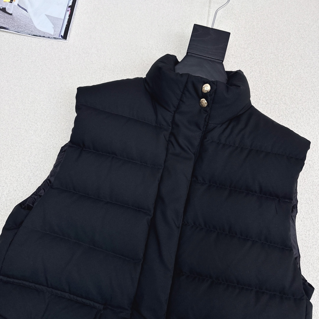 原单品质 MC 25Ss———秋冬新品短款立领羽绒服马甲 💛立体剪裁版型设计 时髦又帅气 国标90白鹅绒