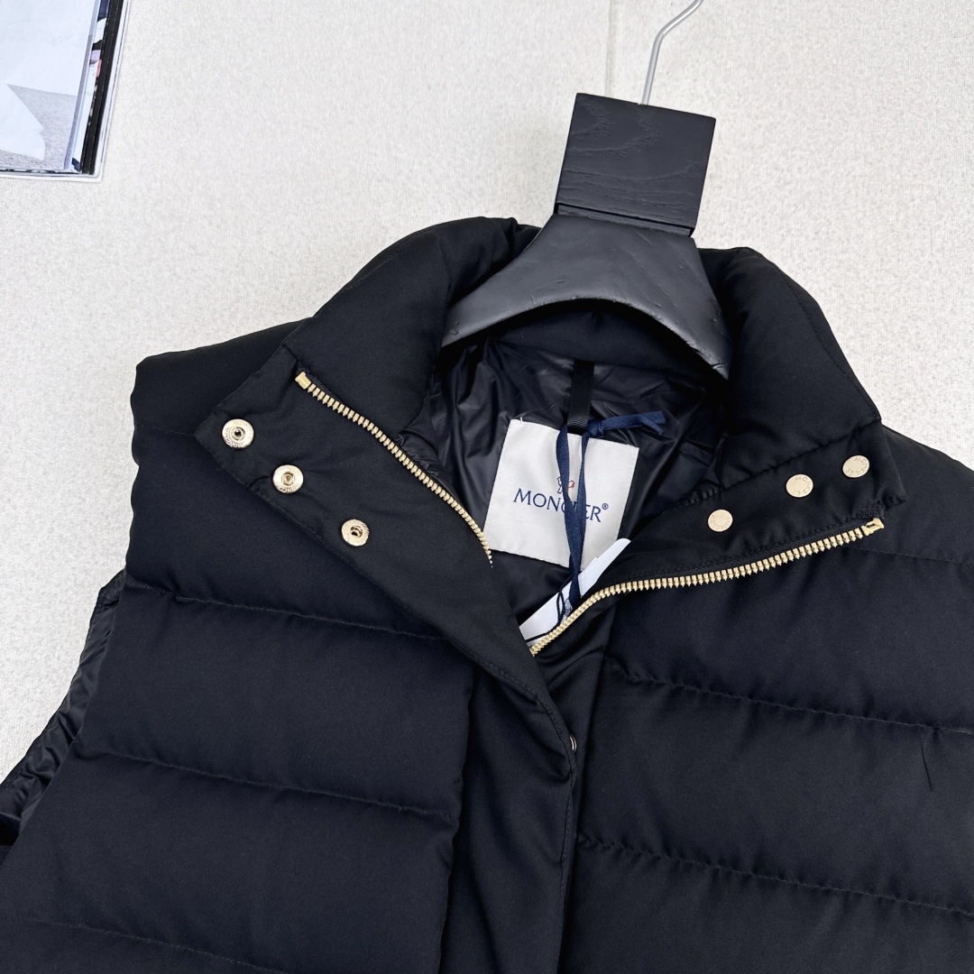 原单品质 MC 25Ss———秋冬新品短款立领羽绒服马甲 💛立体剪裁版型设计 时髦又帅气 国标90白鹅绒