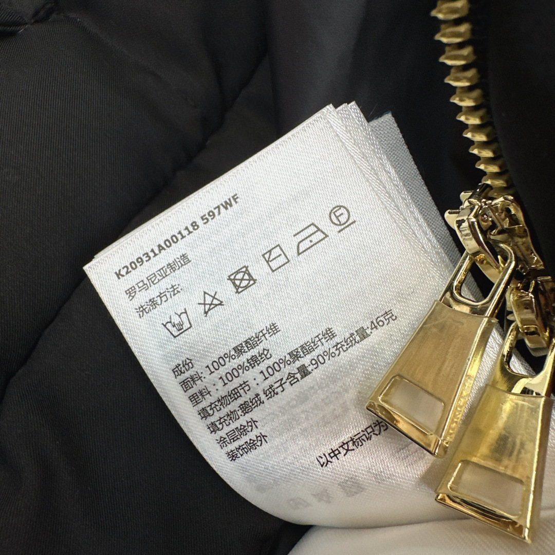 原单品质 MC 25Ss———秋冬新品短款立领羽绒服马甲 💛立体剪裁版型设计 时髦又帅气 国标90白鹅绒