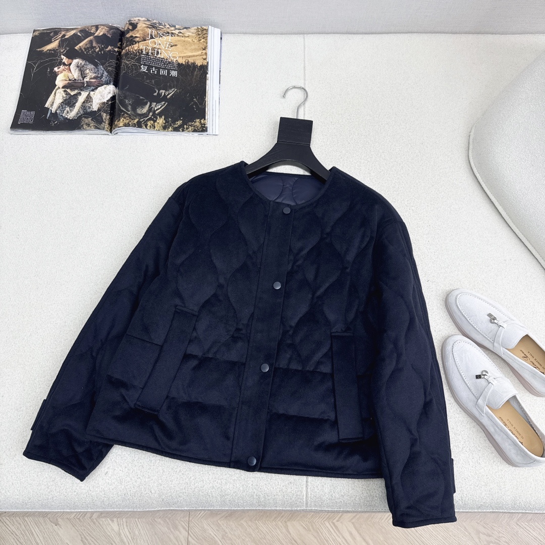 原单品质 lp🆕 25Ss———秋冬新品羊绒短款圆领羽绒服外套🖤经典H宽松版型 立体裁剪优雅知性风 国标