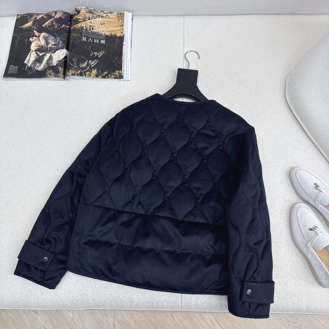 原单品质 lp🆕 25Ss———秋冬新品羊绒短款圆领羽绒服外套🖤经典H宽松版型 立体裁剪优雅知性风 国标