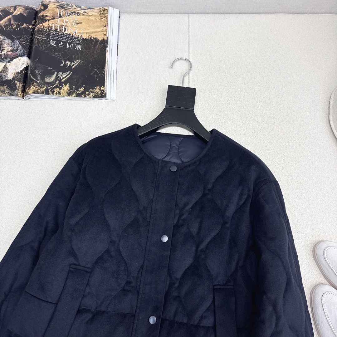 原单品质 lp🆕 25Ss———秋冬新品羊绒短款圆领羽绒服外套🖤经典H宽松版型 立体裁剪优雅知性风 国标