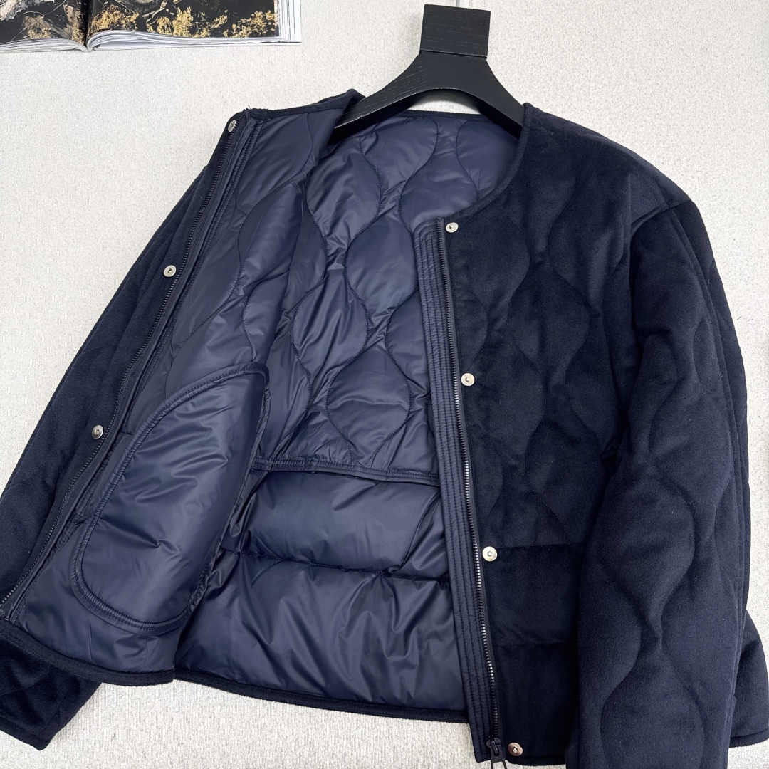 原单品质 lp🆕 25Ss———秋冬新品羊绒短款圆领羽绒服外套🖤经典H宽松版型 立体裁剪优雅知性风 国标