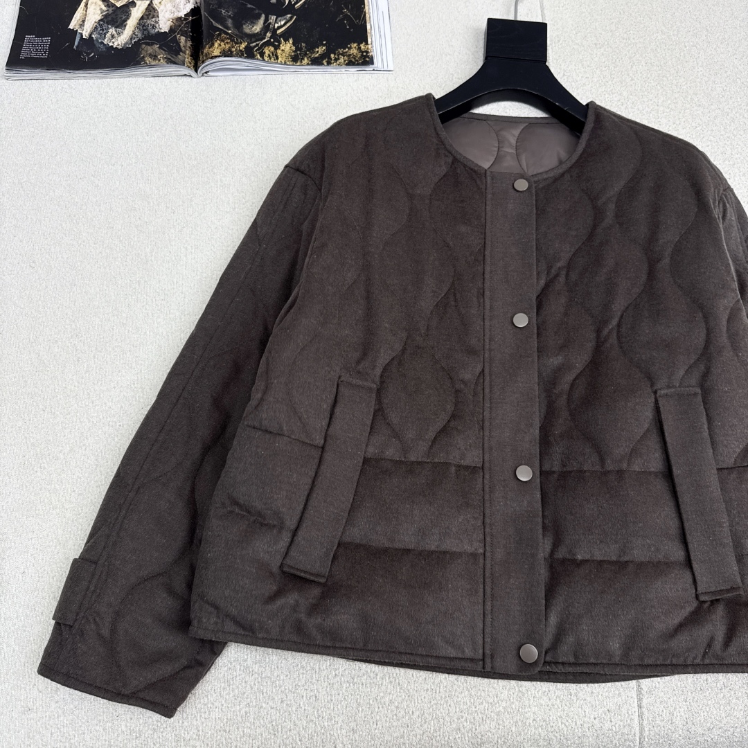 原单品质 lp🆕 25Ss———秋冬新品羊绒短款圆领羽绒服外套🖤经典H宽松版型 立体裁剪优雅知性风 国标