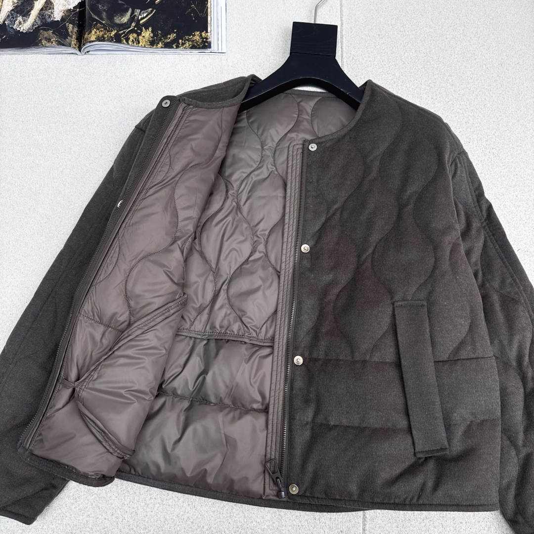 原单品质 lp🆕 25Ss———秋冬新品羊绒短款圆领羽绒服外套🖤经典H宽松版型 立体裁剪优雅知性风 国标