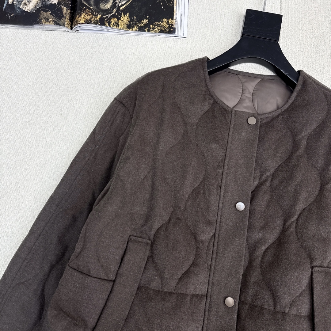 原单品质 lp🆕 25Ss———秋冬新品羊绒短款圆领羽绒服外套🖤经典H宽松版型 立体裁剪优雅知性风 国标