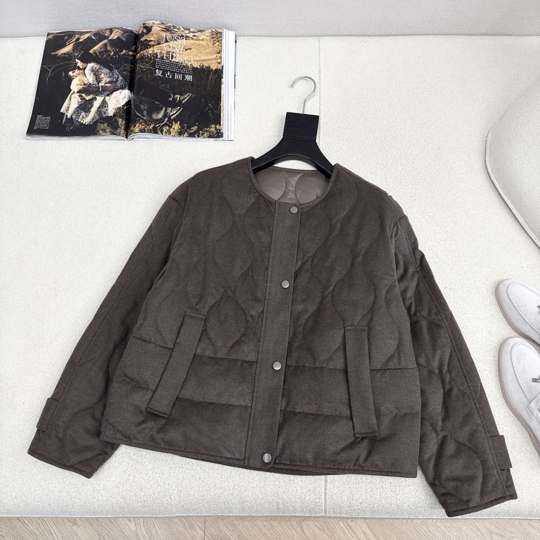 原单品质 lp🆕 25Ss———秋冬新品羊绒短款圆领羽绒服外套🖤经典H宽松版型 立体裁剪优雅知性风 国标