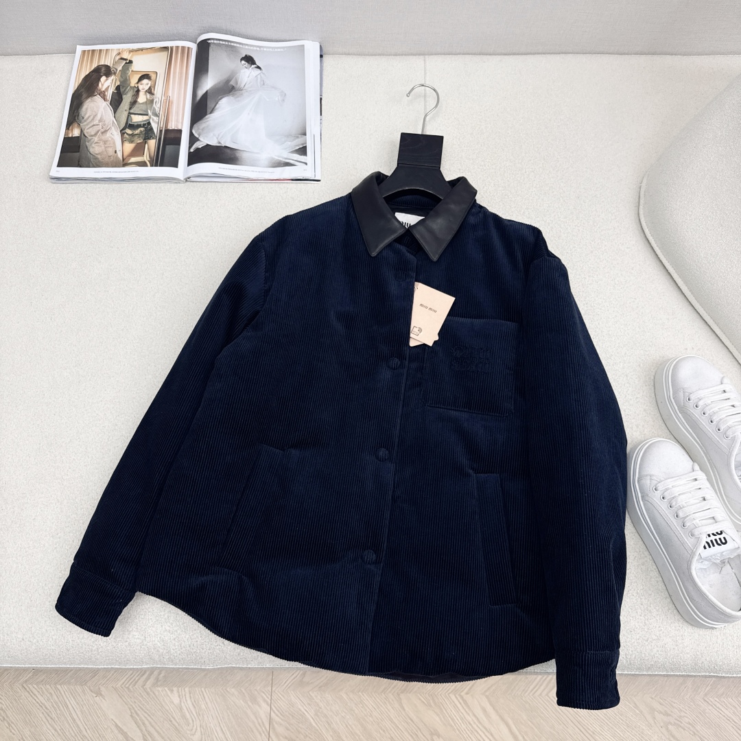 原单品质 MIU 25Ss——秋冬新品 灯芯绒拼皮领衬衣式羽绒服💙yyds减龄少女风 经典立体剪裁H版型
