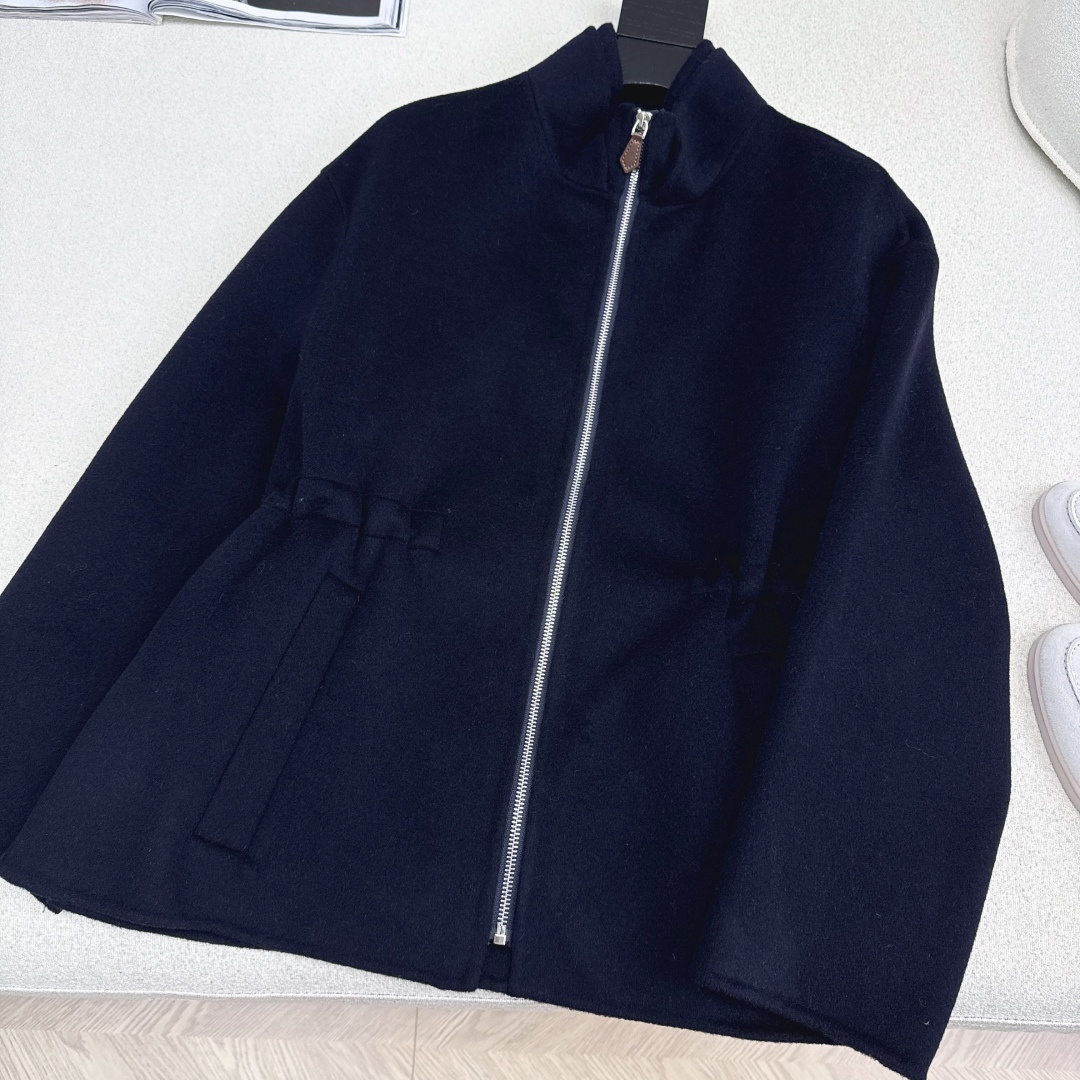 lp🆕 25Ss————秋冬最新款海军蓝立领羊毛羊绒夹克外套🖤简约立领搭配利落拉链 采用双层羊绒羊毛面料