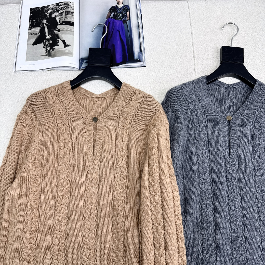 独家首发 Loe 25Ss————秋冬最新款高智感穿搭气质V领一粒扣羊绒毛衣🤎进口羊绒纱线轻盈软糯 瑞士