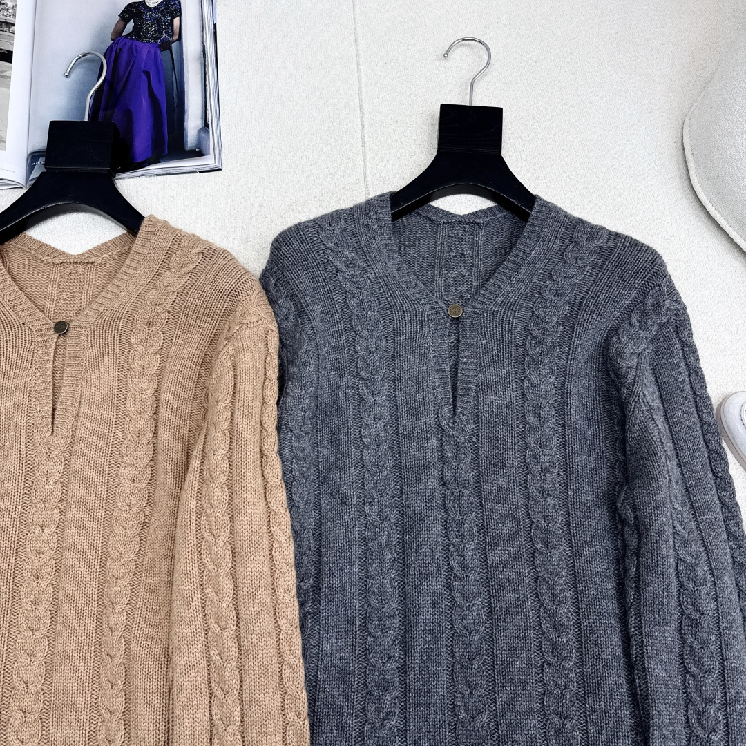 独家首发 Loe 25Ss————秋冬最新款高智感穿搭气质V领一粒扣羊绒毛衣🤎进口羊绒纱线轻盈软糯 瑞士
