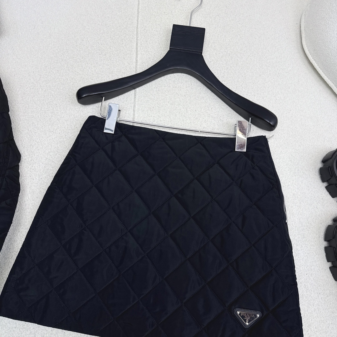 PRADA Quilted Mini Skirt - Stylish A-Line Design, Lightweight & Warm 2 cmp i1758350718972 3288 0 1