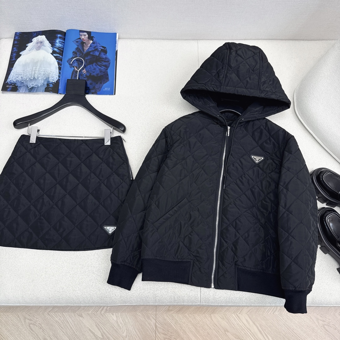 PRADA Quilted Mini Skirt - Stylish A-Line Design, Lightweight & Warm 9 cmp i1758350718980 4789 0 8