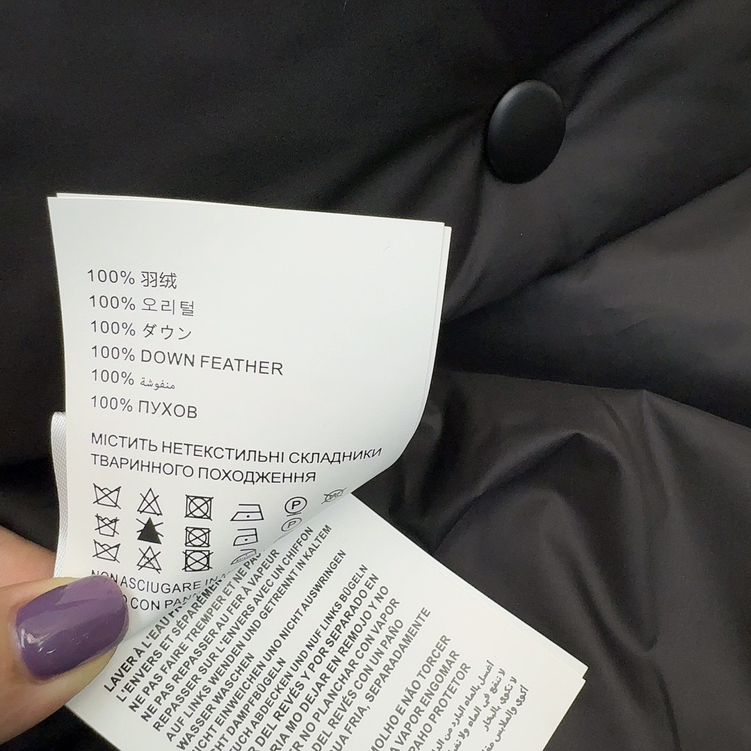 爆单款推荐 Miu 25Ss————秋冬最新款绗缝撞色真皮翻领羽绒外套🤎撞色小羊皮翻领+翻盖口袋细节设计