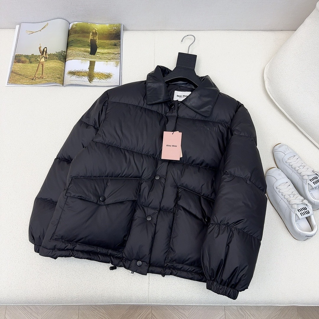 爆单款推荐 Miu 25Ss————秋冬最新款绗缝撞色真皮翻领羽绒外套🤎撞色小羊皮翻领+翻盖口袋细节设计