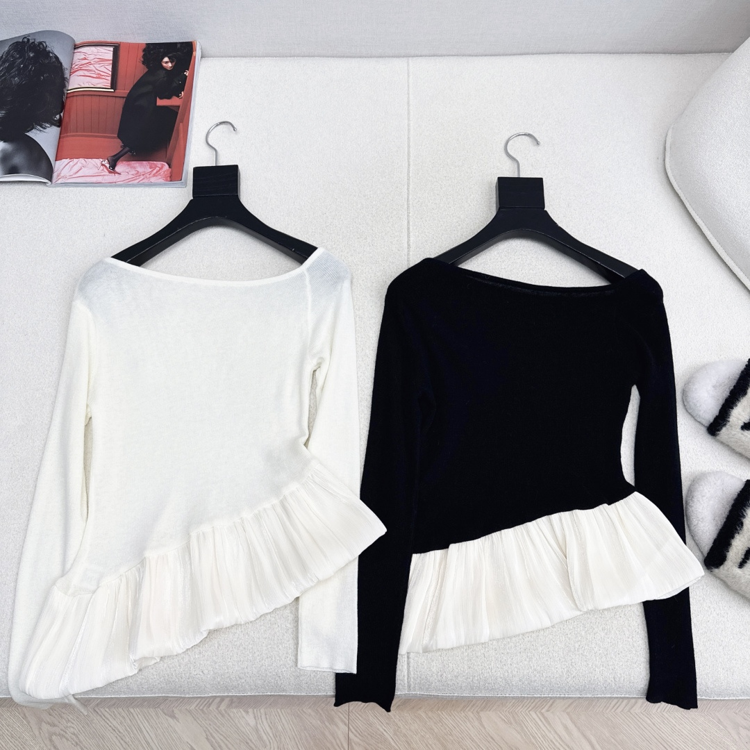 纯欲风穿搭 C家 25Ss————秋冬最新款一字领设计拼接做法打底衫 🖤日常必备款 各种好穿好搭配 采用