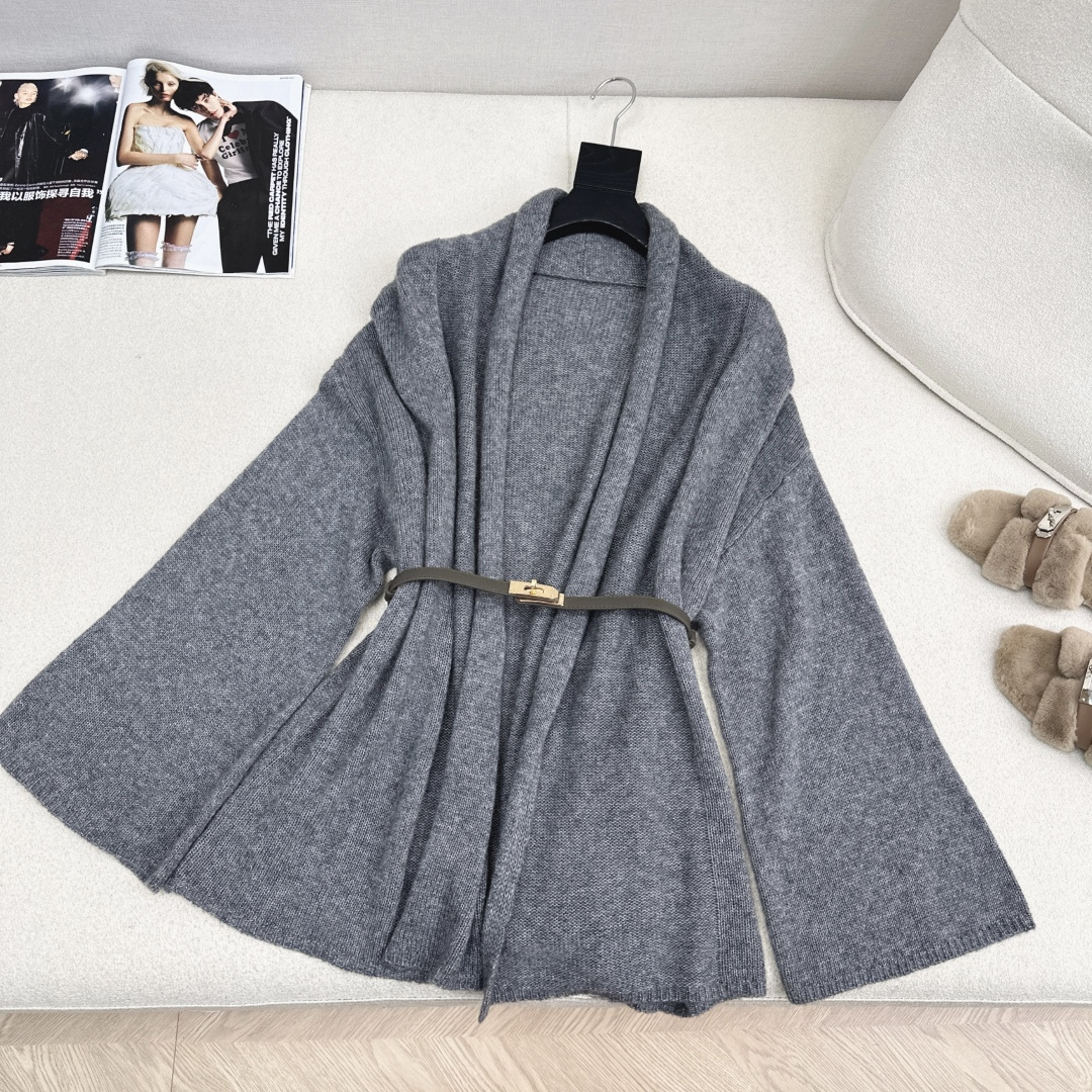 极简老钱风穿搭 Her 25Ss————秋冬最新款慵懒款开衫🖤百分百羊毛纱线 微蓬松的柔软质感 上身慵懒