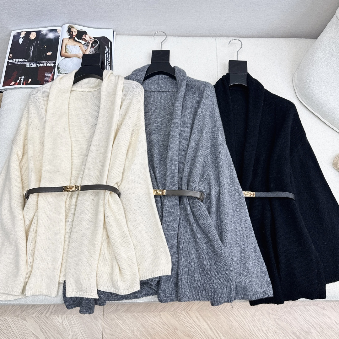 极简老钱风穿搭 Her 25Ss————秋冬最新款慵懒款开衫🖤百分百羊毛纱线 微蓬松的柔软质感 上身慵懒