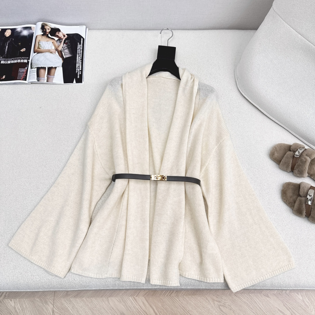 极简老钱风穿搭 Her 25Ss————秋冬最新款慵懒款开衫🖤百分百羊毛纱线 微蓬松的柔软质感 上身慵懒