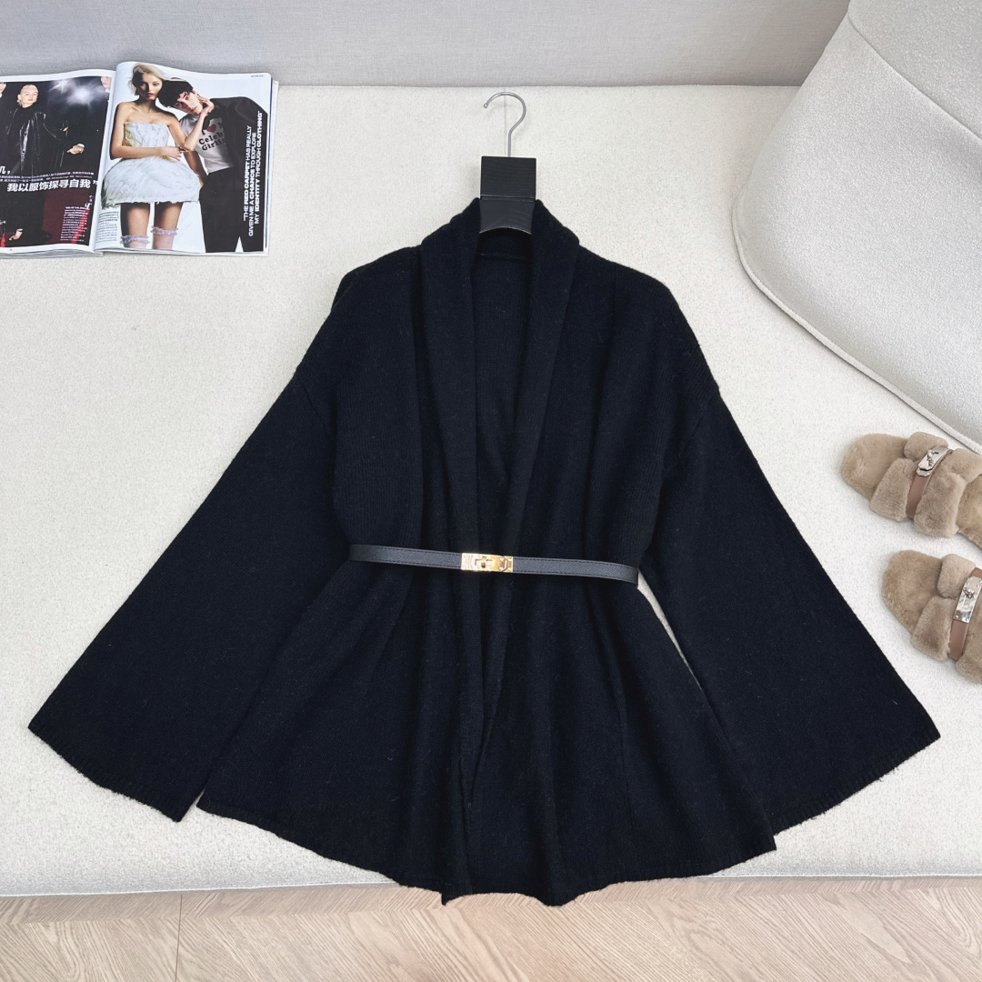 极简老钱风穿搭 Her 25Ss————秋冬最新款慵懒款开衫🖤百分百羊毛纱线 微蓬松的柔软质感 上身慵懒