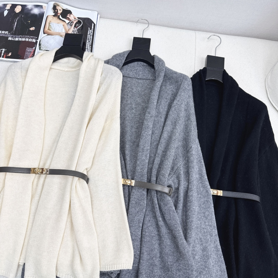 极简老钱风穿搭 Her 25Ss————秋冬最新款慵懒款开衫🖤百分百羊毛纱线 微蓬松的柔软质感 上身慵懒