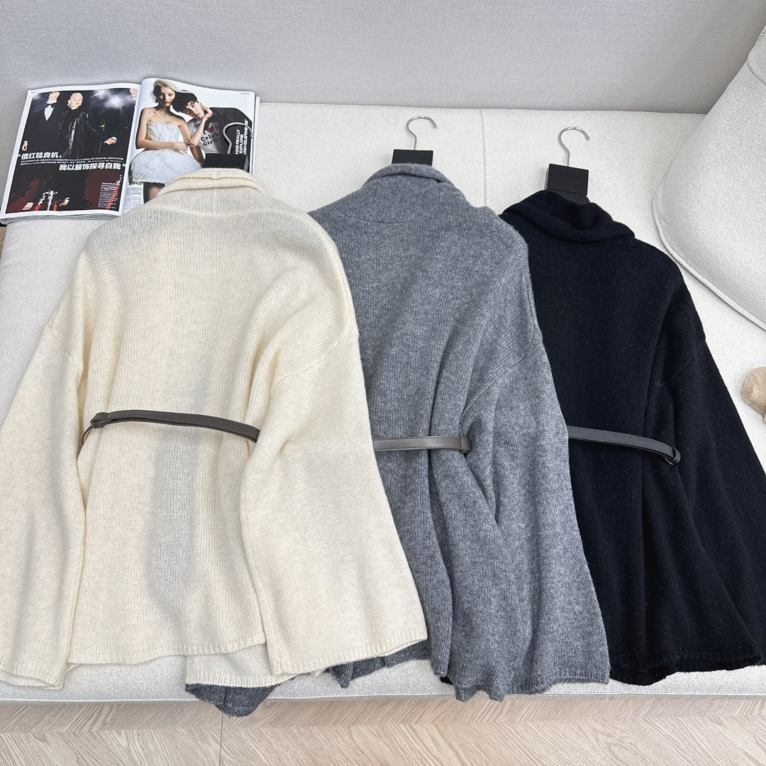 极简老钱风穿搭 Her 25Ss————秋冬最新款慵懒款开衫🖤百分百羊毛纱线 微蓬松的柔软质感 上身慵懒