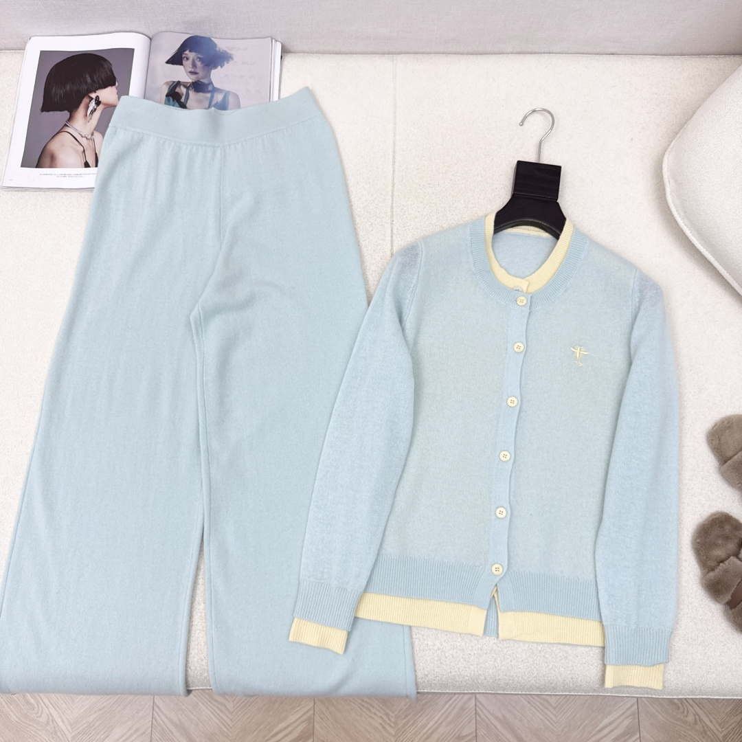 独家款 CD 25Ss———早秋最新款针织套装 🤍撞色做法假两件针织开衫+松紧腰直筒裤 精致美感 整体给