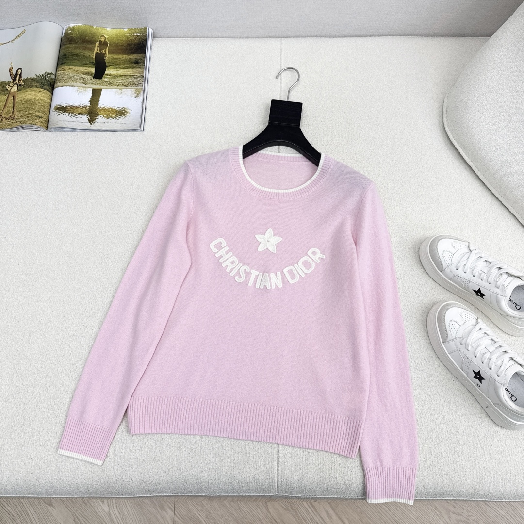 CD 25Ss————秋冬最新款立体刺绣logo毛衣🤍经典款的魅力一览无余 版型超好上身都舒服透气 完全