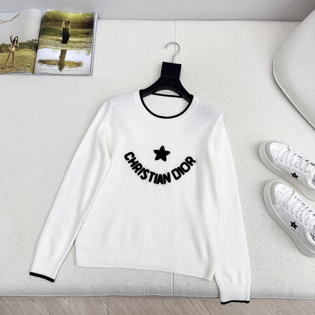 CD 25Ss————秋冬最新款立体刺绣logo毛衣🤍经典款的魅力一览无余 版型超好上身都舒服透气 完全