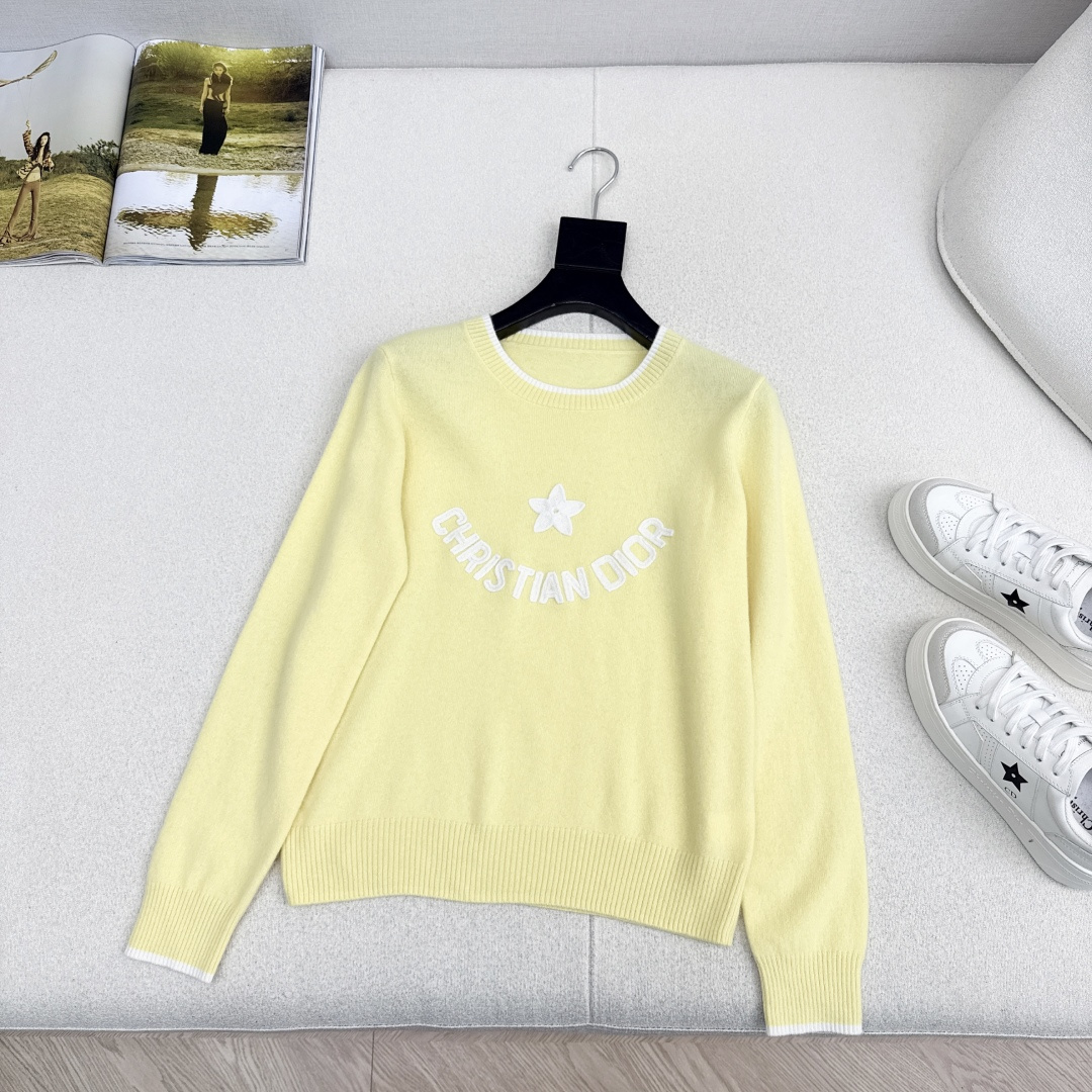 CD 25Ss————秋冬最新款立体刺绣logo毛衣🤍经典款的魅力一览无余 版型超好上身都舒服透气 完全